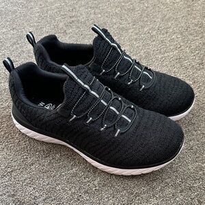 LIKE NEW 8.5W Athletic works Sneakers with memory foam